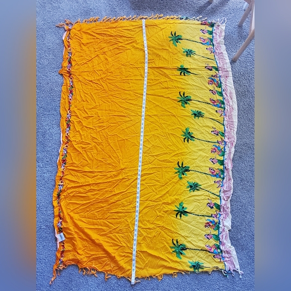 Like new & authentic! Fringed Hawaiian scarf shaw - Picture 7 of 9